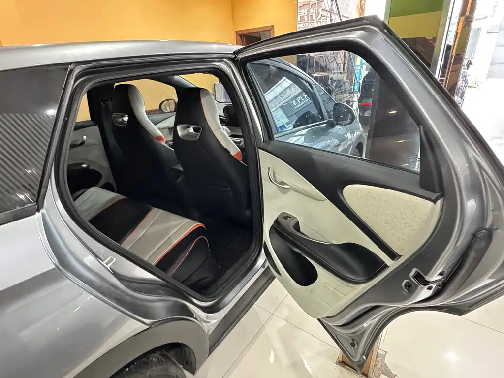 BYD Dolphin 2022 — фото 10