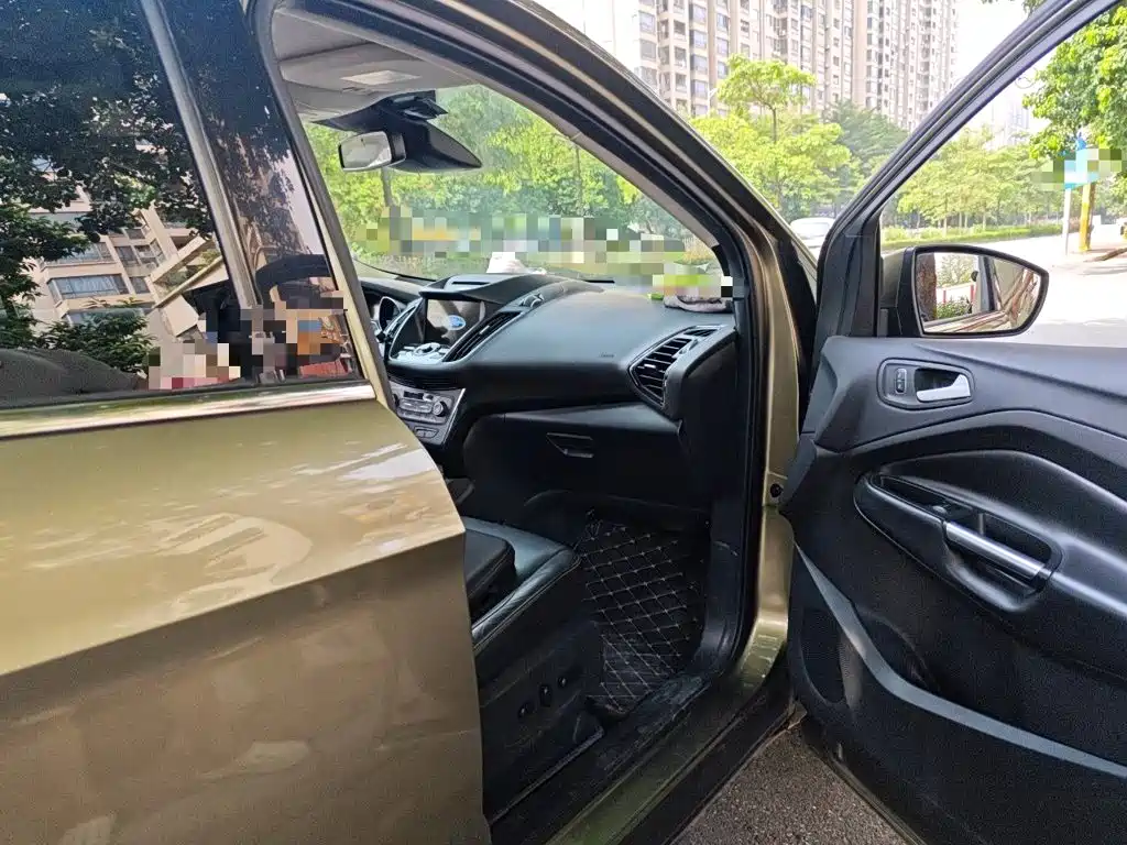 Ford Kuga 2016 — фото 20