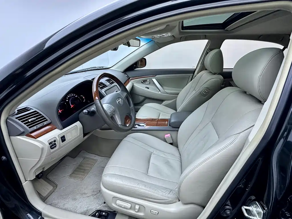 Toyota Camry 2014 — фото 4