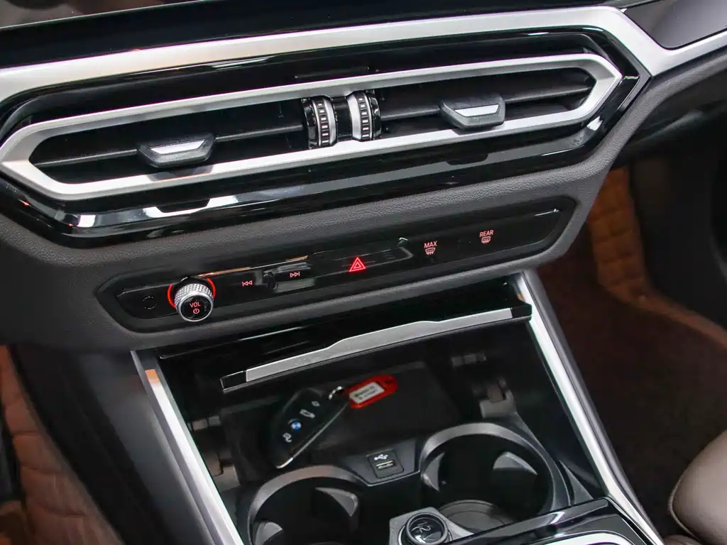 BMW 3 Series 2023 — фото 10