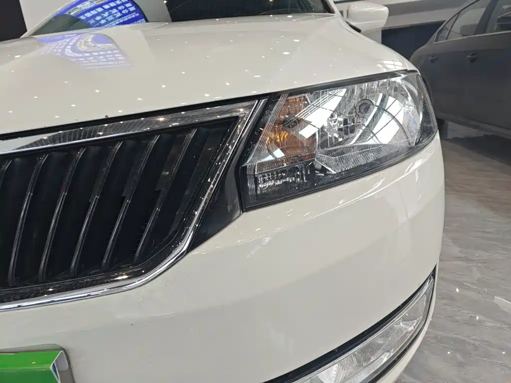 Skoda Rapid Spaceback 2016 — фото 18