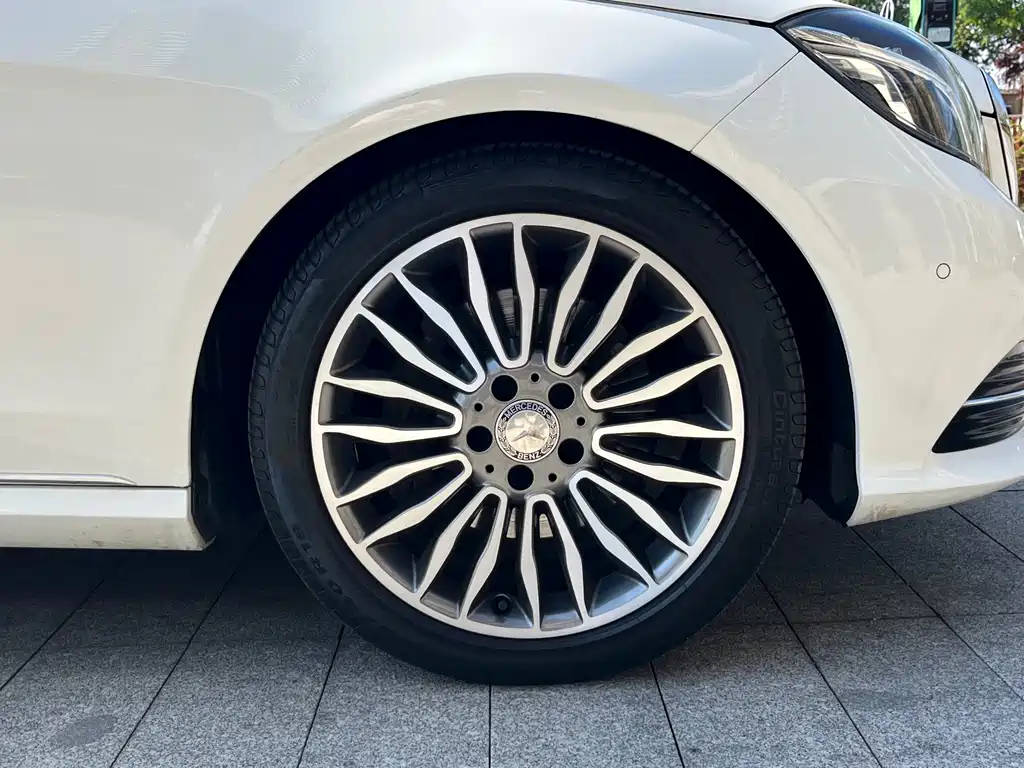 Mercedes-Benz E-Class 2015 — фото 20