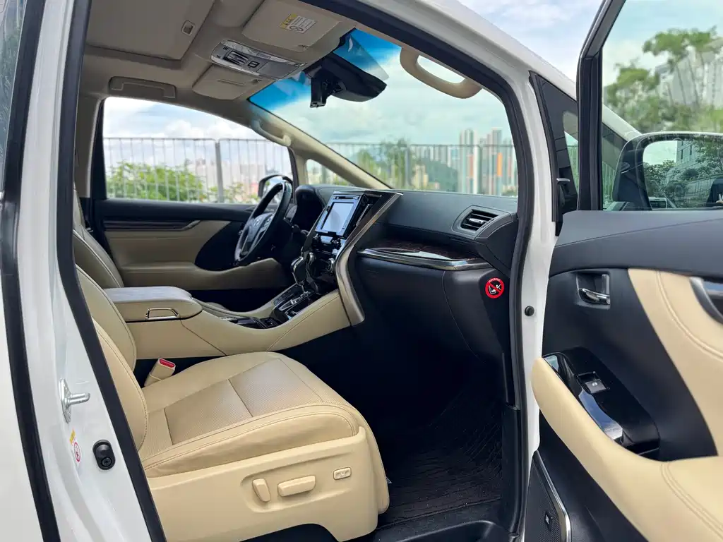 Toyota Alphard 2020 — фото 17