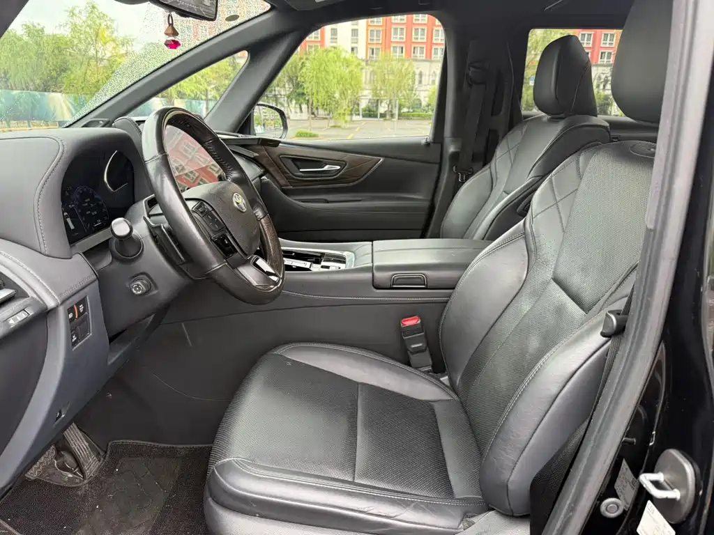 Toyota Vellfire 2023 — фото 10