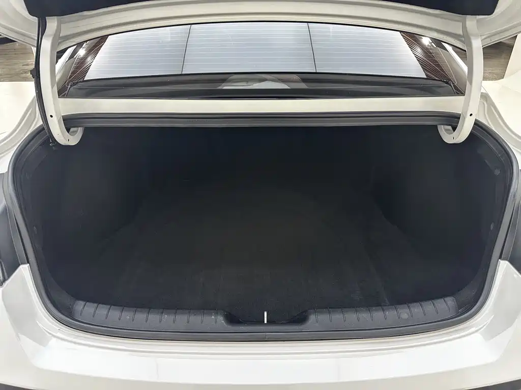Hyundai Elantra 2023 — фото 19