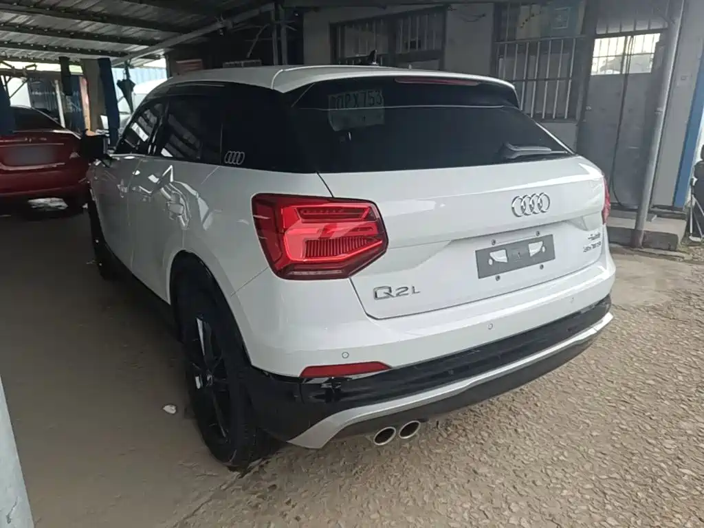 Audi Q2L 2020