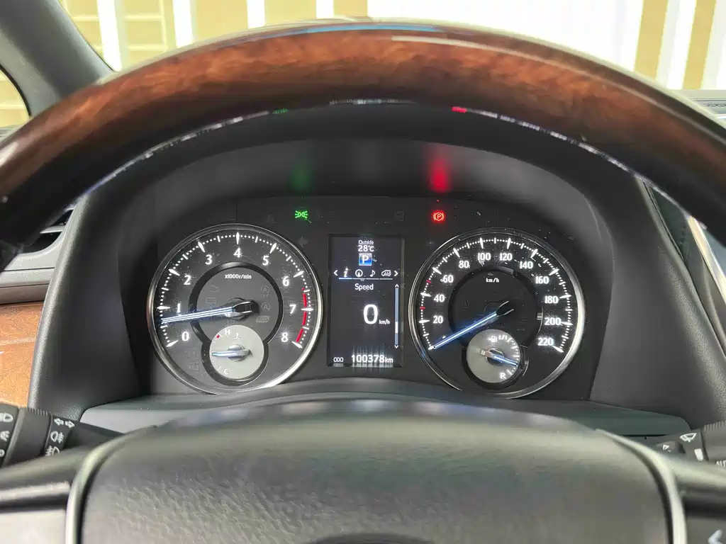 Toyota Alphard 2020 — фото 28