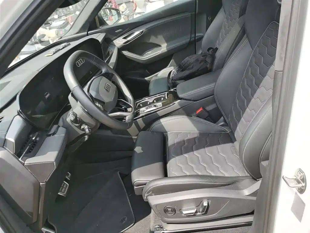 Audi Q6L e-tron 2025 — фото 22