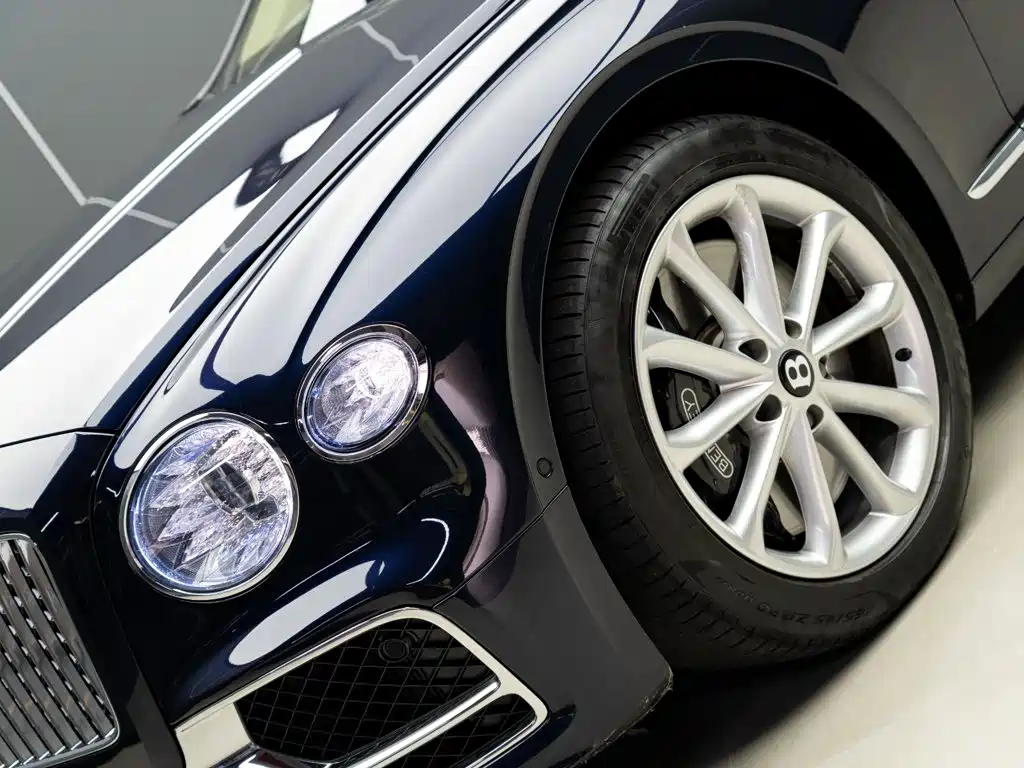 Bentley Flying Spur 2023 — фото 3