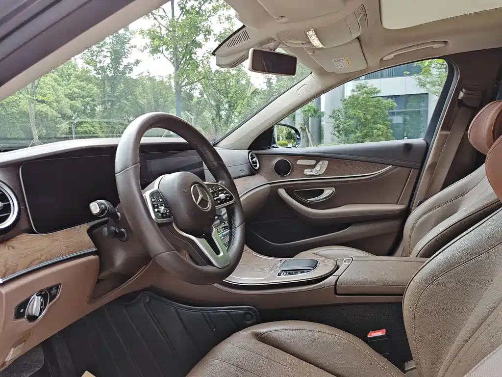 Mercedes-Benz E-Class 2019 — фото 11