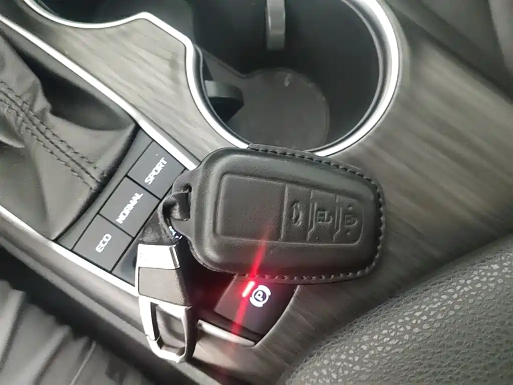 Toyota Camry 2022 — фото 17