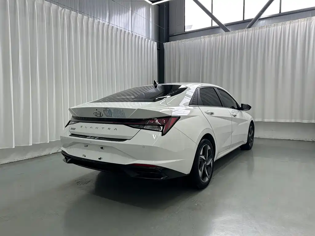 Hyundai Elantra 2023