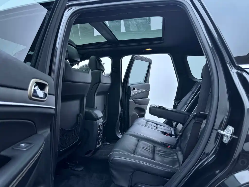 Jeep Grand Cherokee 2015 — фото 21