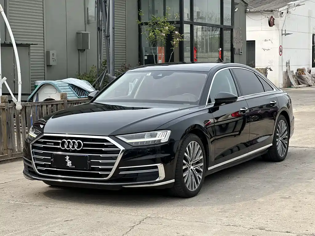 Audi A8 2019 — фото 1