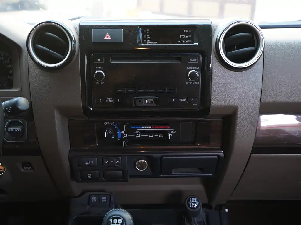 Toyota Land Cruiser 2016 — фото 14
