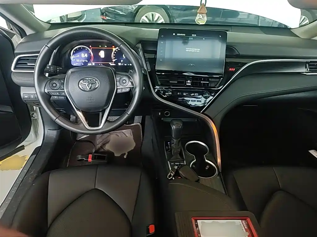 Toyota Camry 2022 — фото 6