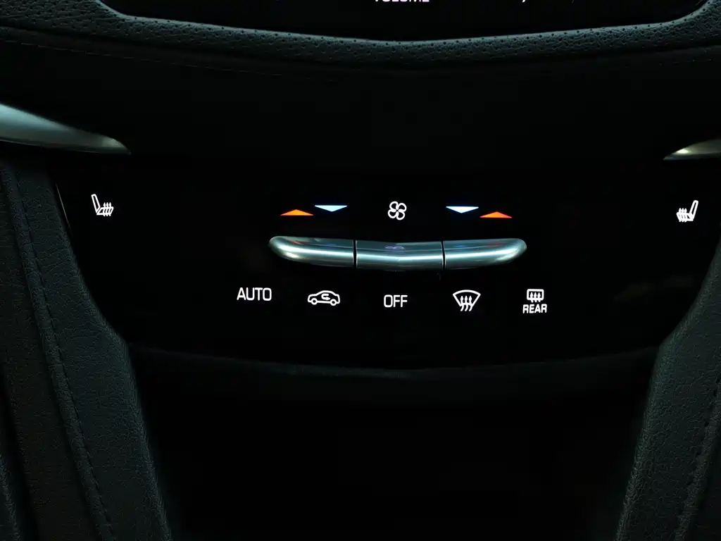 Cadillac XT5 2017 — фото 26