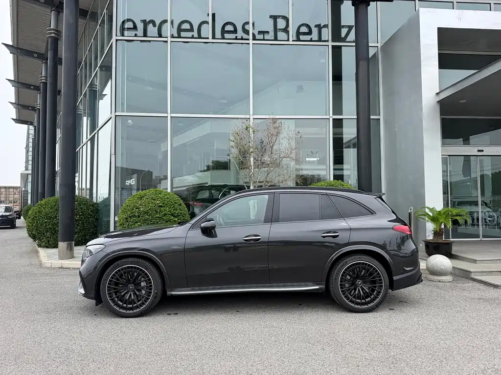 Mercedes-Benz GLC AMG 2025 — фото 8