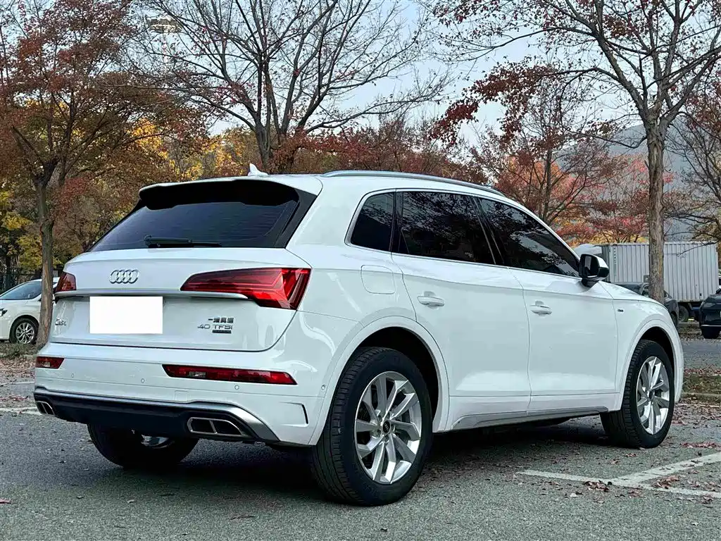Audi Q5L 2022 — фото 12