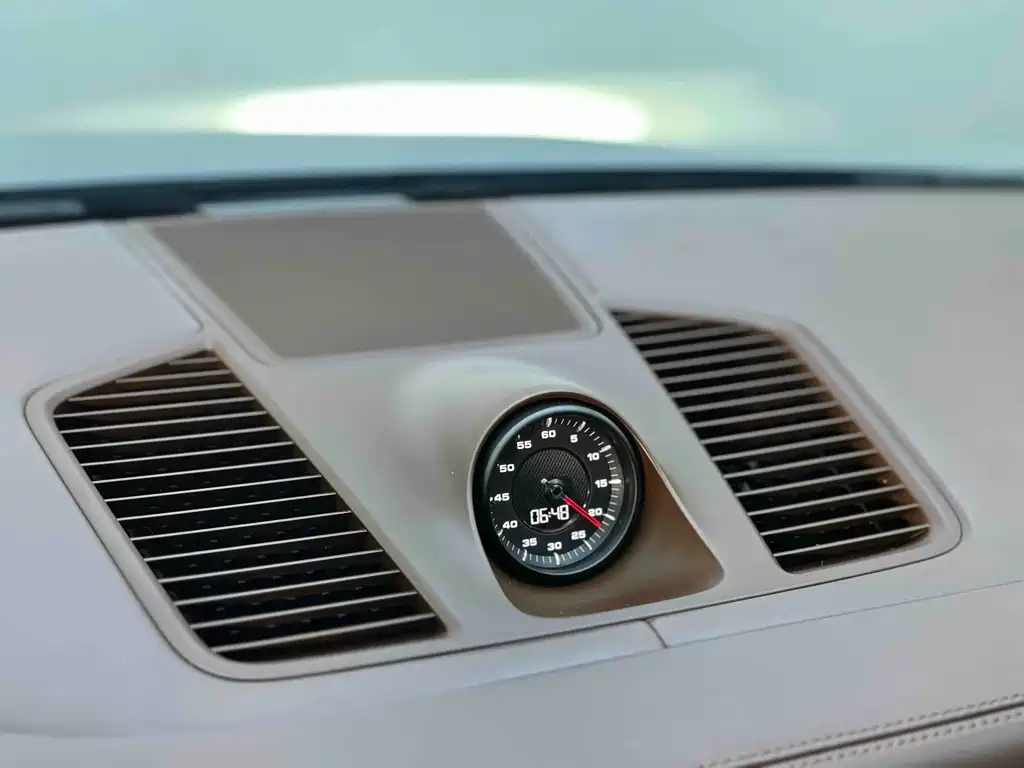 Porsche Cayenne 2022 — фото 19