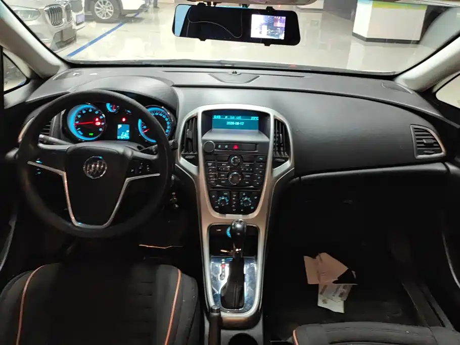 Buick Excelle GT 2013 — фото 12