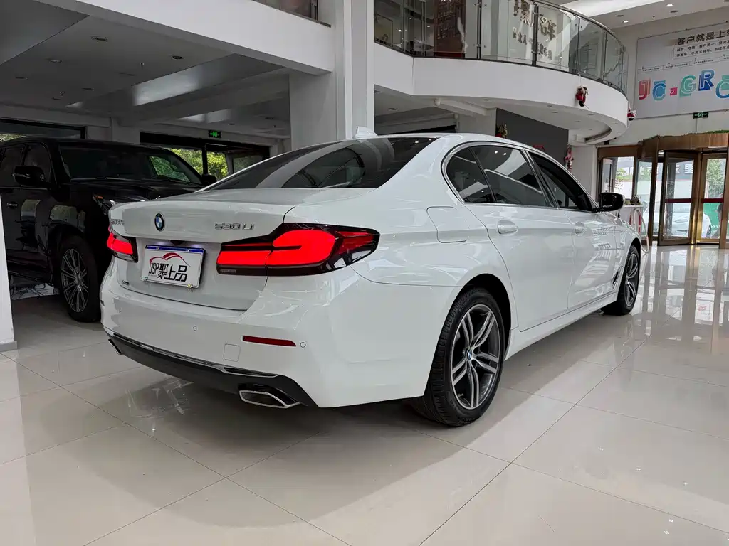 BMW 5 Series 2021 — фото 16