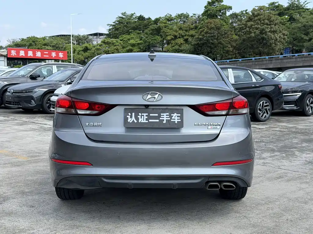 Hyundai Elantra 2018 — фото 12