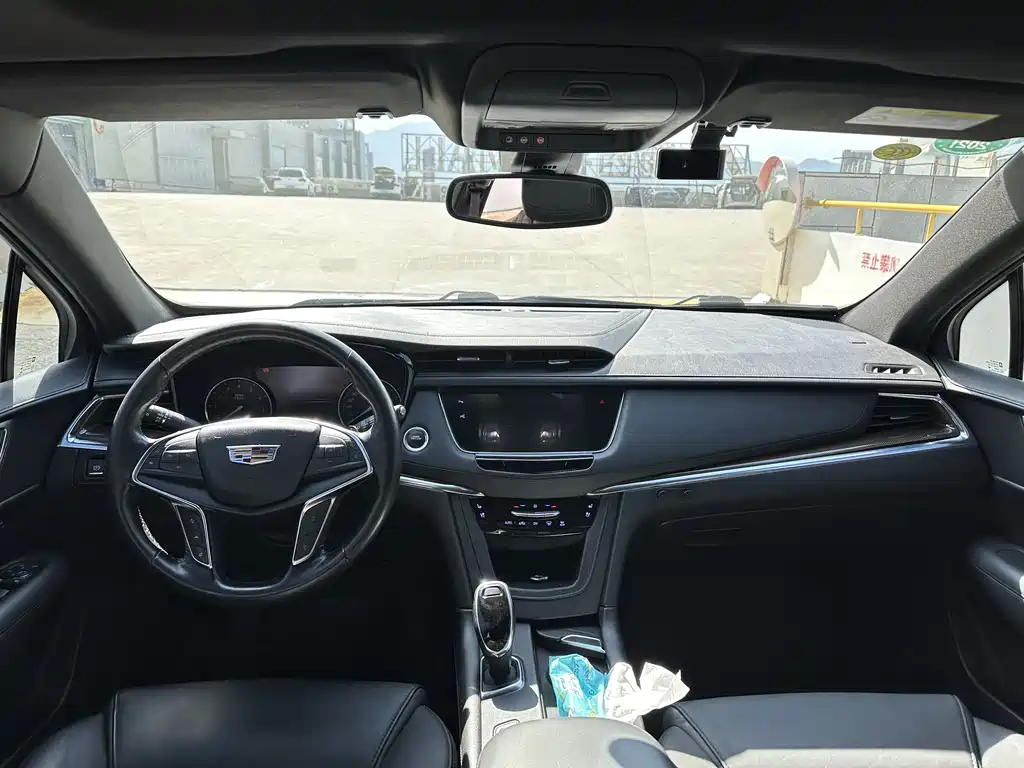Cadillac XT5 2018 — фото 10