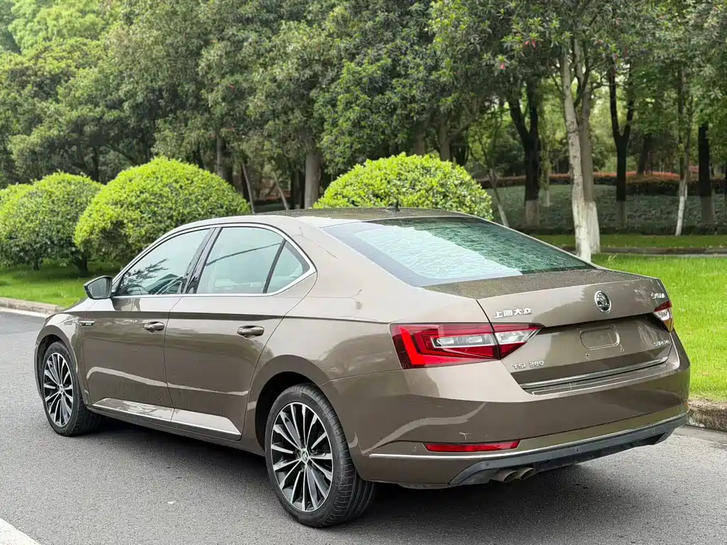 Skoda Superb 2016 — фото 9