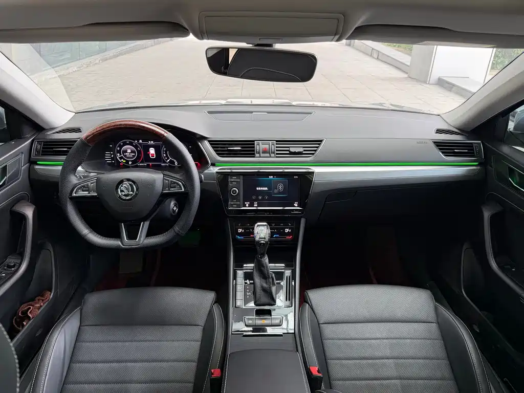 Skoda Superb 2021 — фото 28