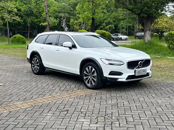 Volvo V90 2022