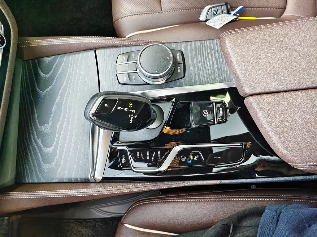 BMW 5 Series New Energy 2021 — фото 9