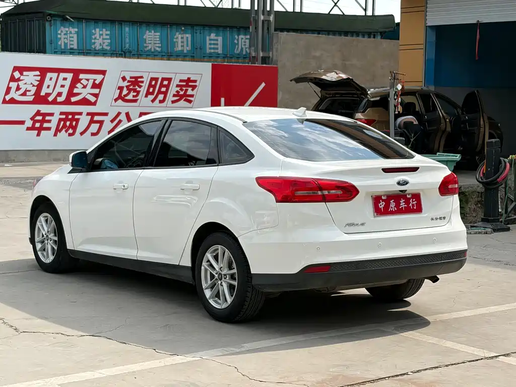 Ford Focus 2016 — фото 18