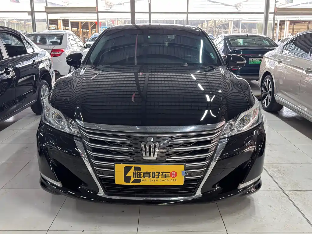 Toyota Crown 2017 — фото 2