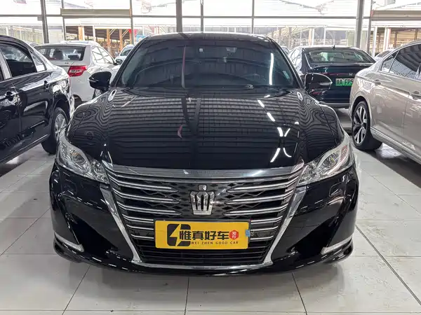 Toyota Crown 2015