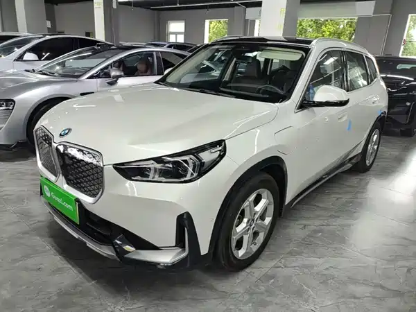 BMW iX1 2025