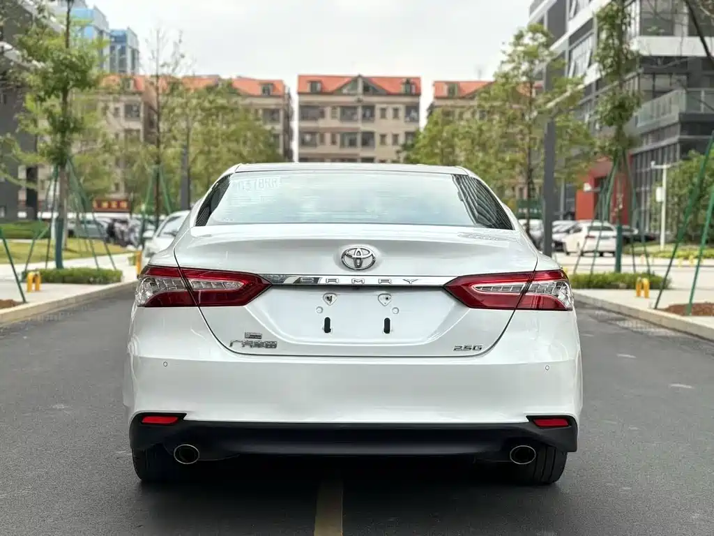 Toyota Camry 2021 — фото 5