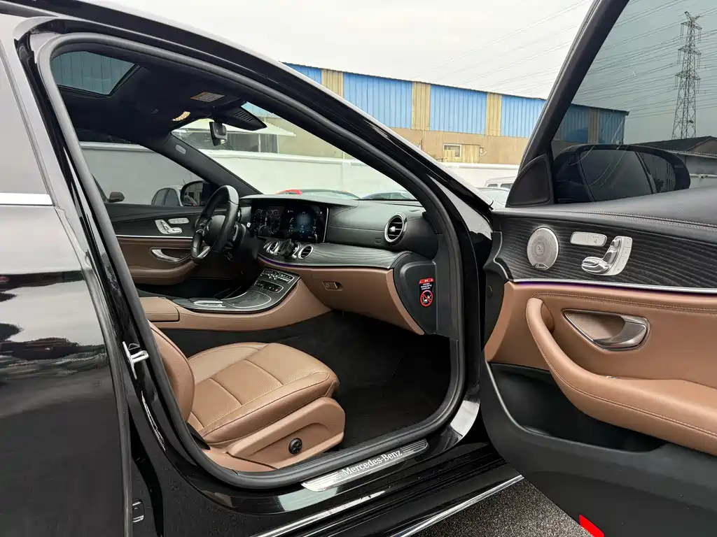 Mercedes-Benz E-Class 2022 — фото 16