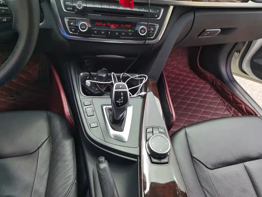 BMW 3 Series 2015 — фото 16