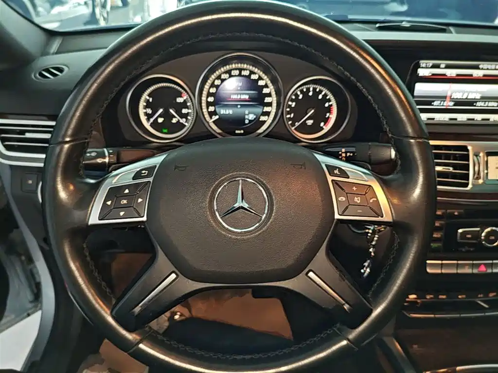 Mercedes-Benz E-Class 2015 — фото 11