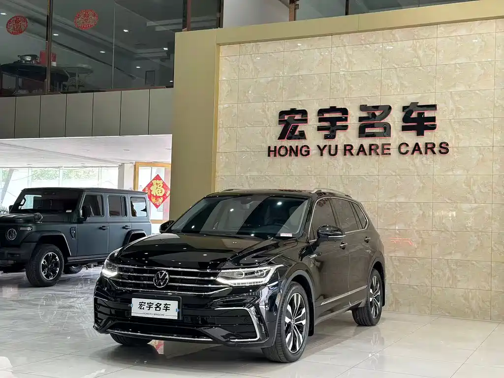 Volkswagen Tiguan L 2023 — фото 1