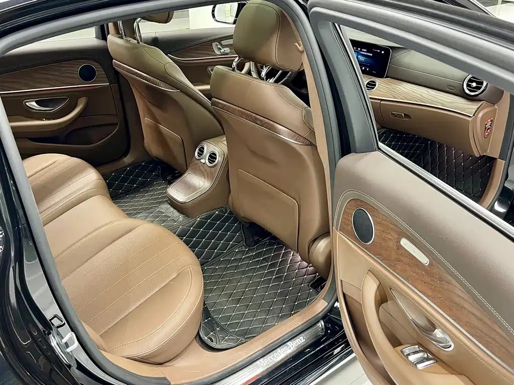 Mercedes-Benz E-Class 2021 — фото 17