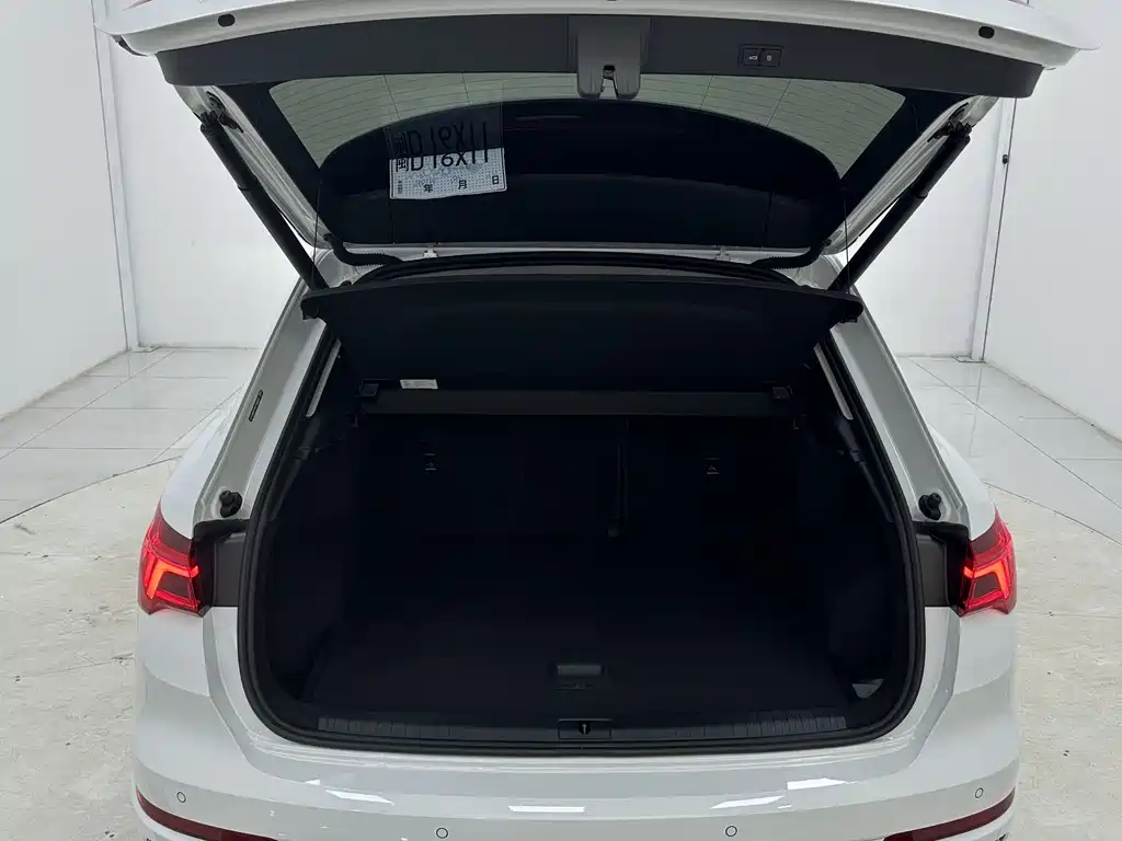 Audi Q3 2023 — фото 16