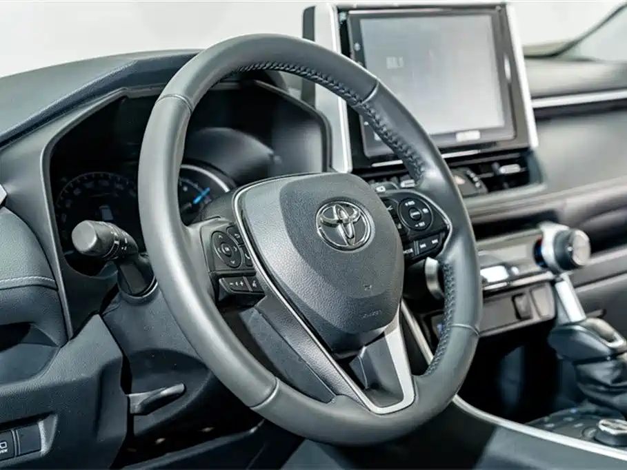 Toyota RAV4 2021 — фото 11