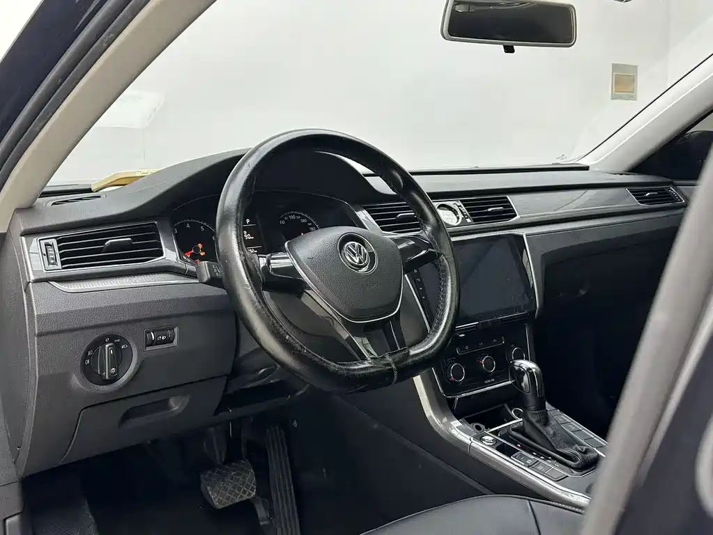 Volkswagen Passat 2018 — фото 8