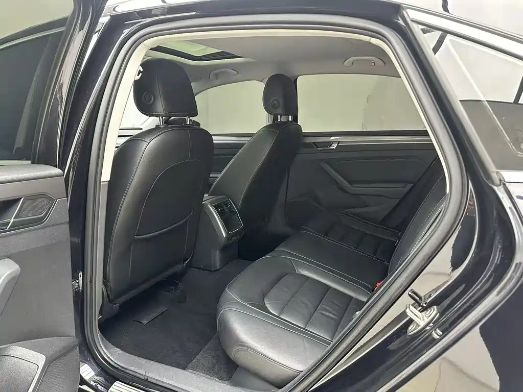 Volkswagen Passat 2018 — фото 10
