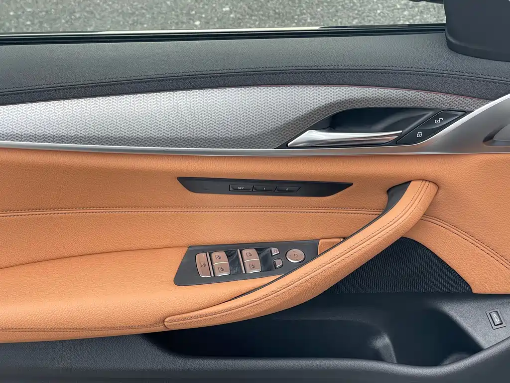 BMW 5 Series 2020 — фото 15
