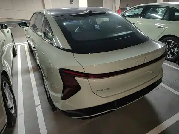 Hongqi EH7 2026
