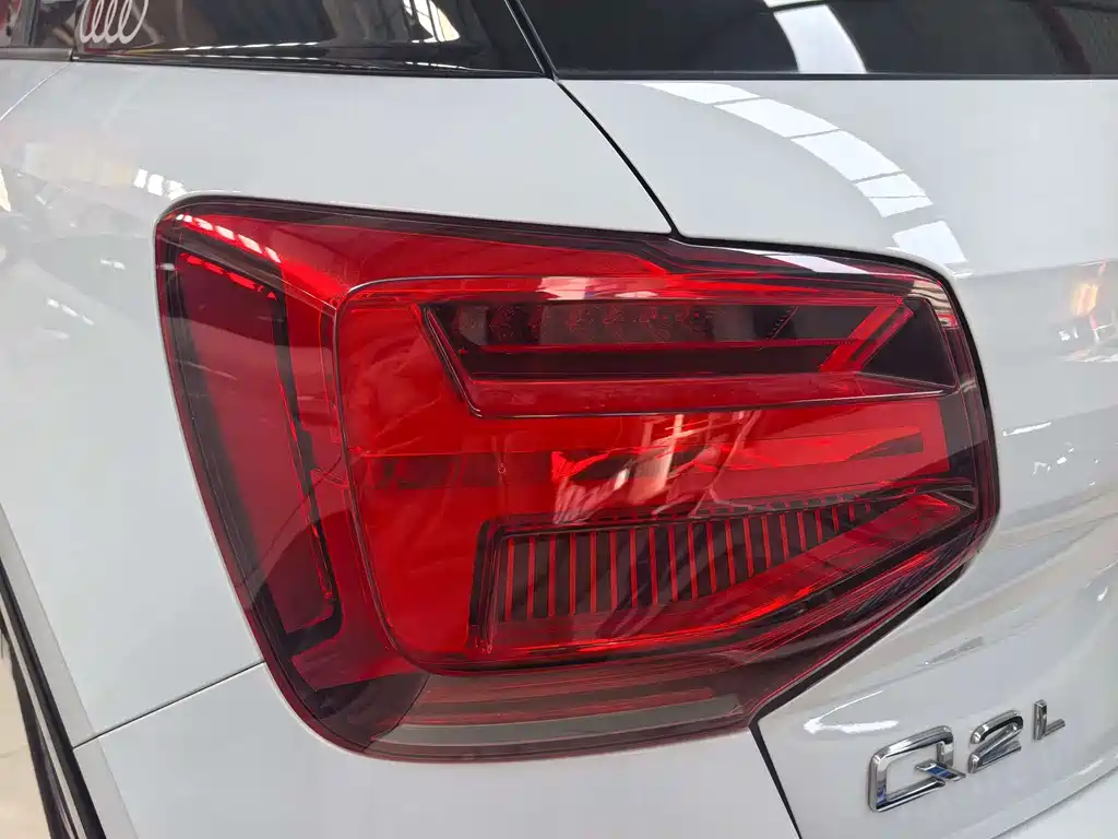 Audi Q2L 2021 — фото 10