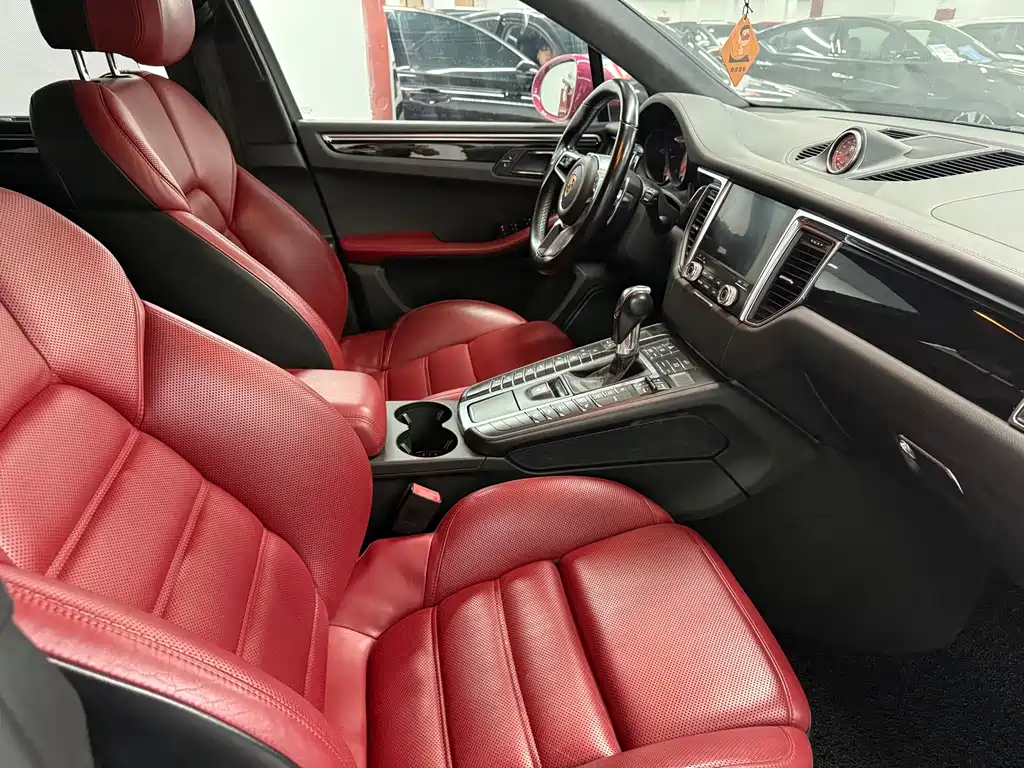 Porsche Macan 2017 — фото 14